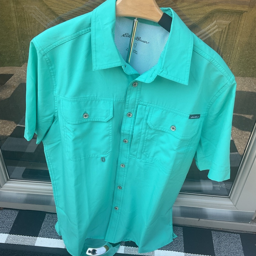 Eddie Bauer Men’s Green Sort Sleeve Button Down Woven Tech Shirt
